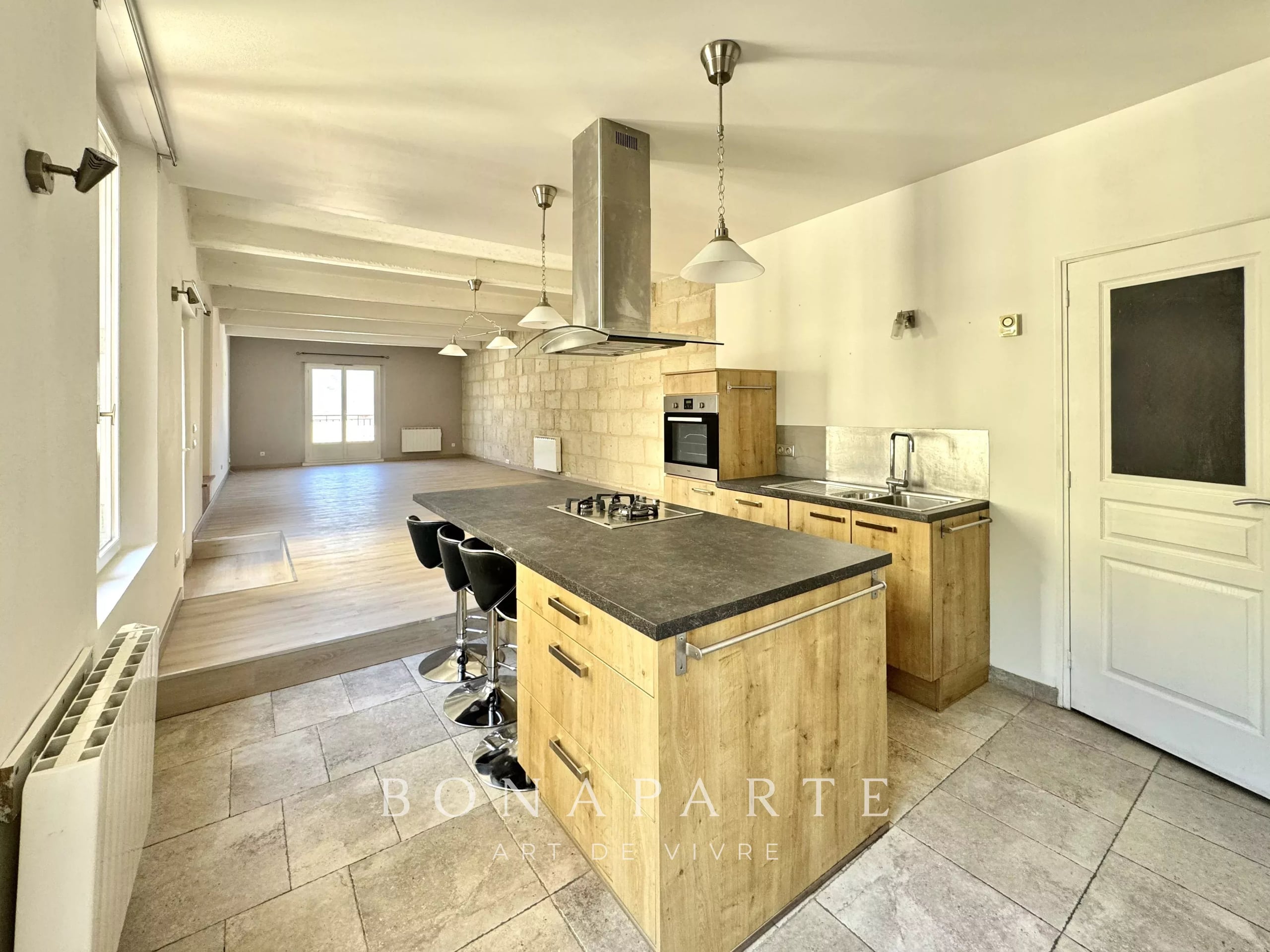 SAUMUR CITY CENTRE – APARTMENT – 135 m²